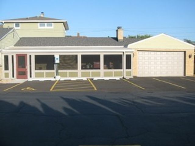 138 W Irving Park Road 1, Wood Dale, IL 60191