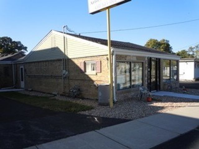 138 W Irving Park Road 1, Wood Dale, IL 60191