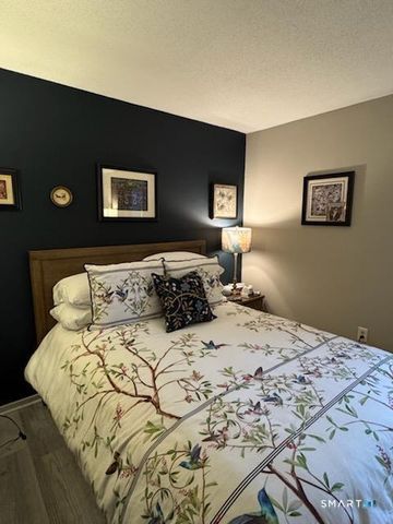 24 Fox Run, Woodbury, CT 06798