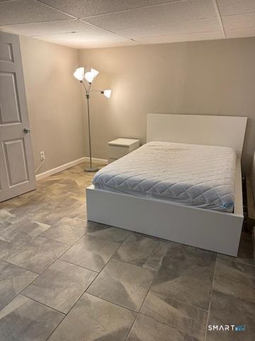 24 Fox Run, Woodbury, CT 06798