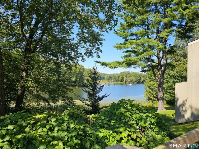 24 Fox Run, Woodbury, CT 06798