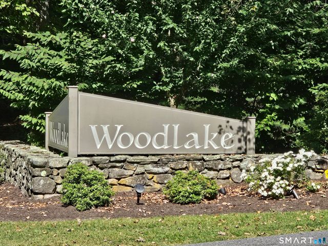 24 Fox Run, Woodbury, CT 06798