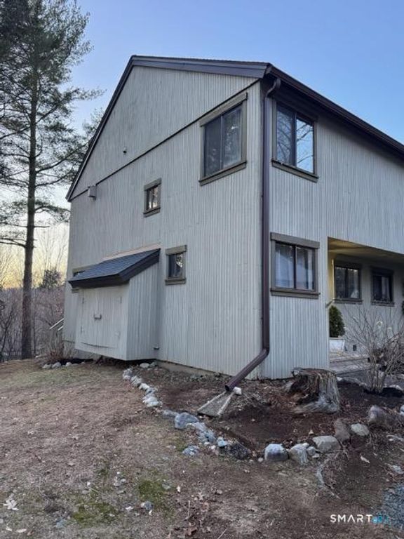 24 Fox Run, Woodbury, CT 06798