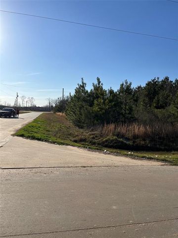 39 5104 Road, Cleveland, TX 77327