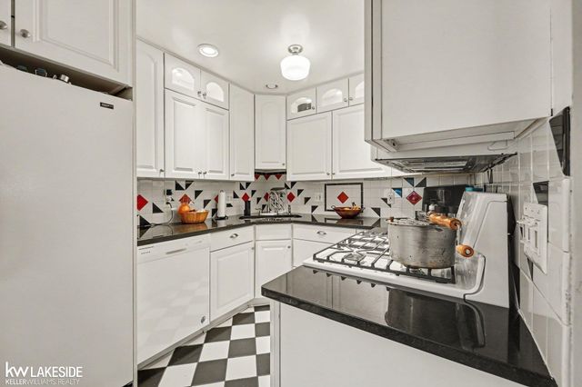 8401 18 Mile Road 186, Sterling Heights, MI 48313