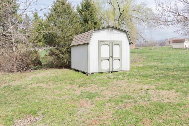 11000 Kramers Drive, Evansville, IN 47712