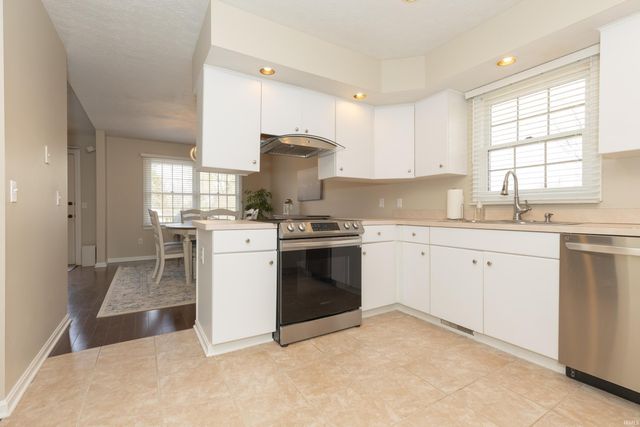 11000 Kramers Drive, Evansville, IN 47712