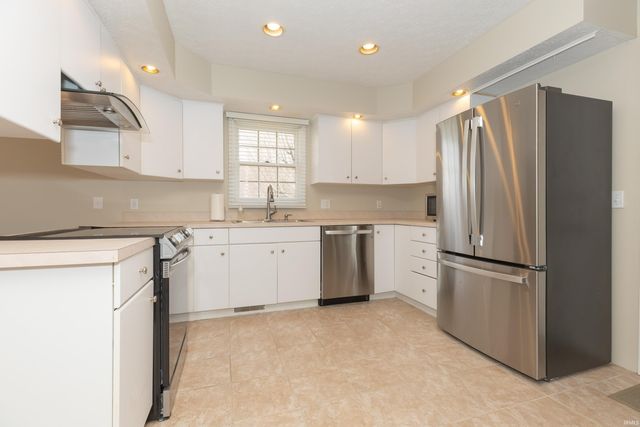 11000 Kramers Drive, Evansville, IN 47712