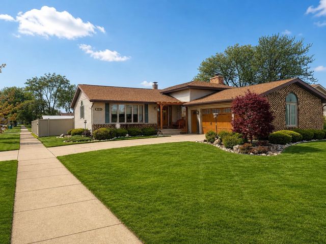 9838 Redbud Road, Munster, IN 46321