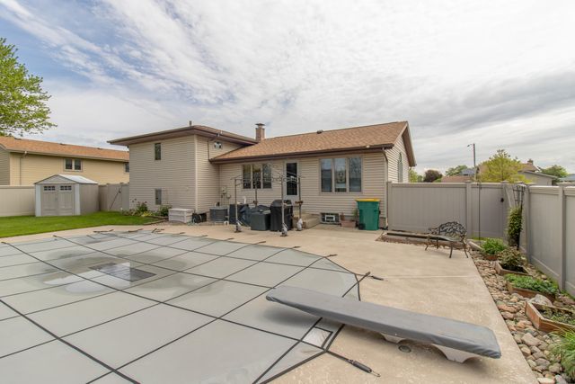 9838 Redbud Road, Munster, IN 46321