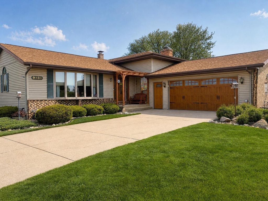 9838 Redbud Road, Munster, IN 46321