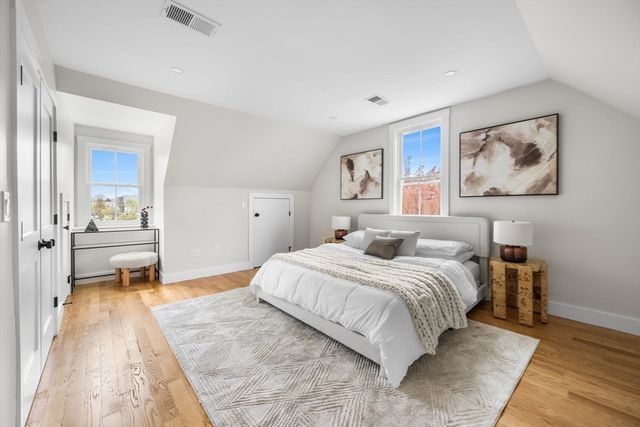 16 Harbor View St 2, Boston, MA 02125