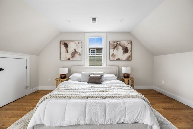 16 Harbor View St 2, Boston, MA 02125