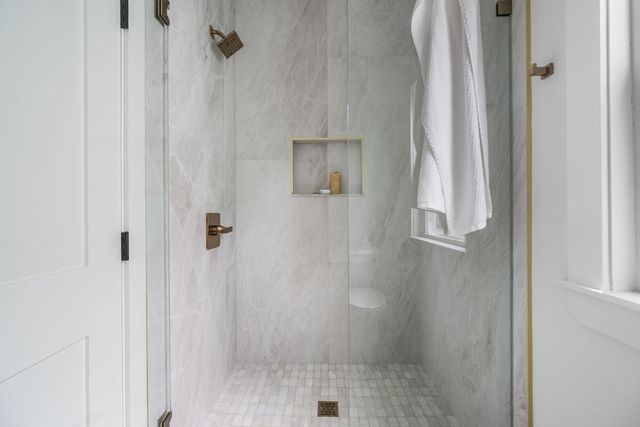 16 Harbor View St 2, Boston, MA 02125