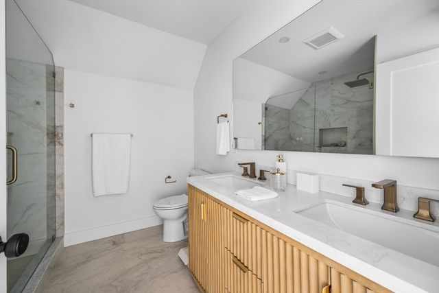 16 Harbor View St 2, Boston, MA 02125