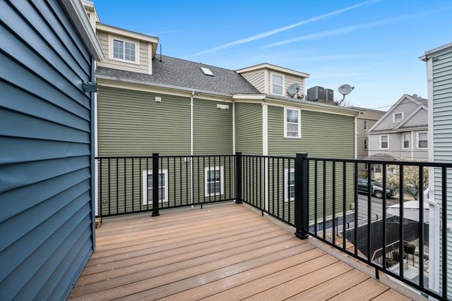 16 Harbor View St 2, Boston, MA 02125