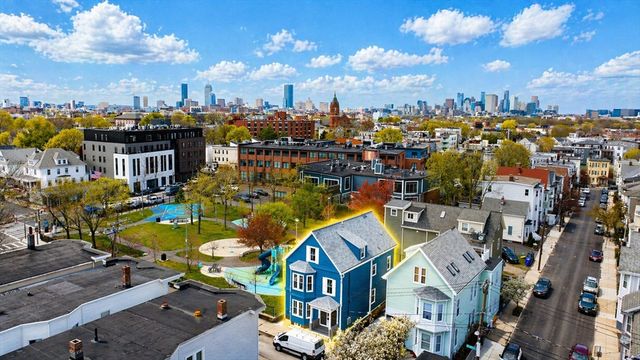 16 Harbor View St 2, Boston, MA 02125