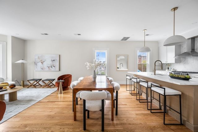 16 Harbor View St 2, Boston, MA 02125