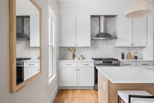 16 Harbor View St 2, Boston, MA 02125