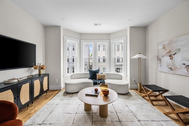 16 Harbor View St 2, Boston, MA 02125