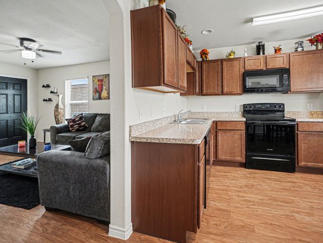 1708 Blue Jay Drive, Ennis, TX 75119