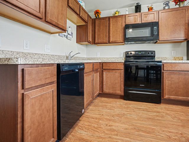 1708 Blue Jay Drive, Ennis, TX 75119