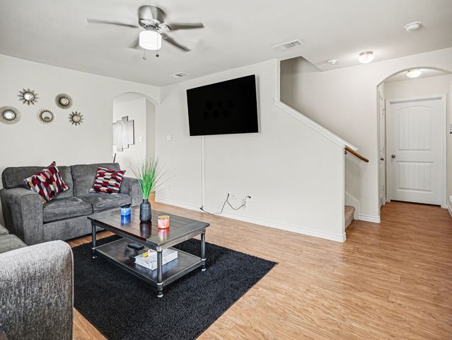 1708 Blue Jay Drive, Ennis, TX 75119