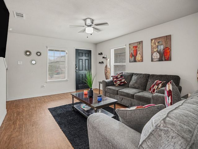 1708 Blue Jay Drive, Ennis, TX 75119