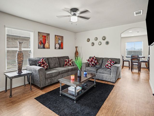 1708 Blue Jay Drive, Ennis, TX 75119