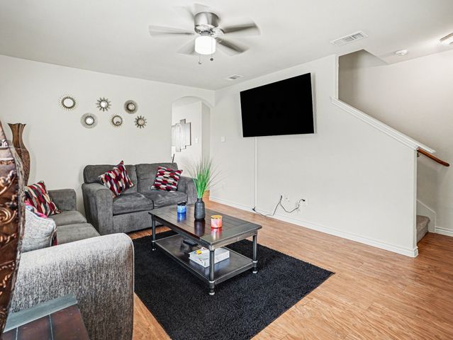 1708 Blue Jay Drive, Ennis, TX 75119