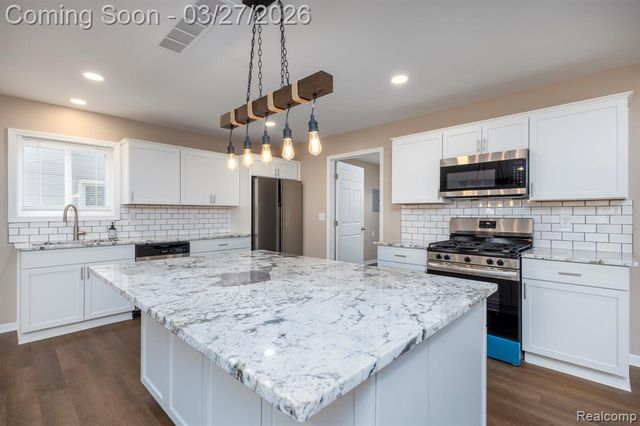 23147 Tawas Avenue, Hazel Park, MI 48030