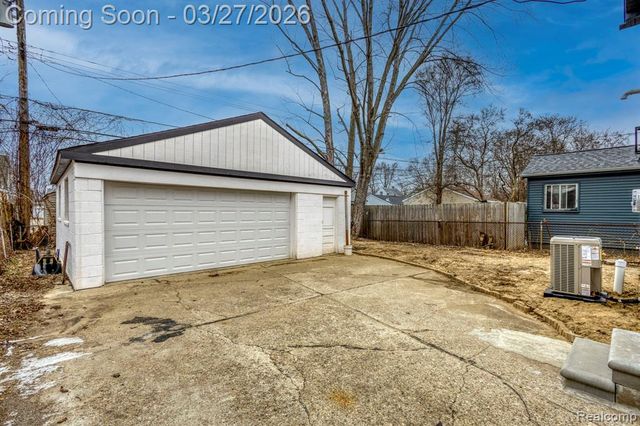 23147 Tawas Avenue, Hazel Park, MI 48030