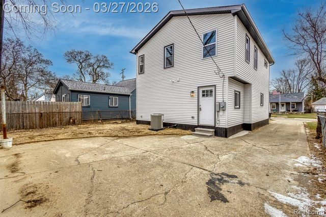 23147 Tawas Avenue, Hazel Park, MI 48030
