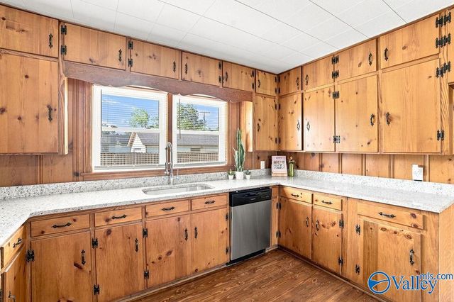 1006 E Forrest Street, Athens, AL 35611