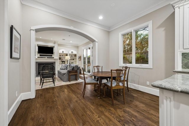 28 Hackberry Lane A, Houston, TX 77027