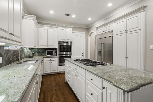 28 Hackberry Lane A, Houston, TX 77027