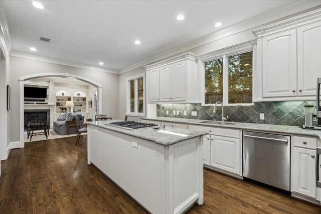 28 Hackberry Lane A, Houston, TX 77027