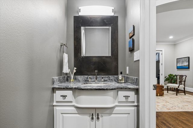 28 Hackberry Lane A, Houston, TX 77027