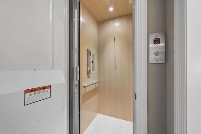 28 Hackberry Lane A, Houston, TX 77027