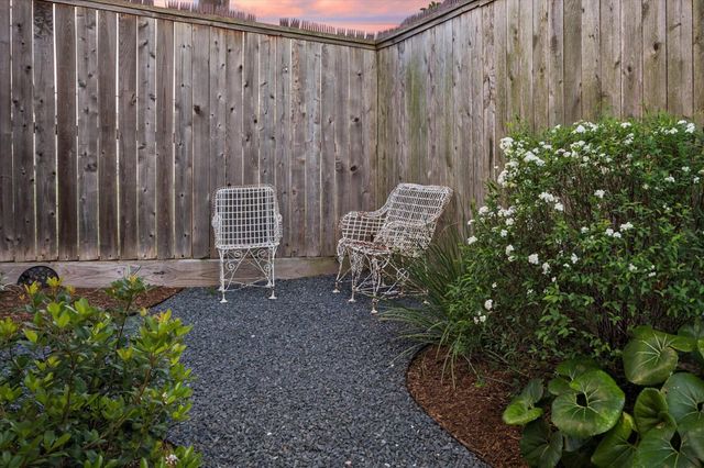 28 Hackberry Lane A, Houston, TX 77027