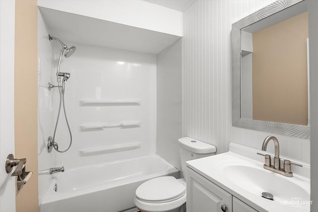 109 Gregory Street 13, Aurora, IL 60504