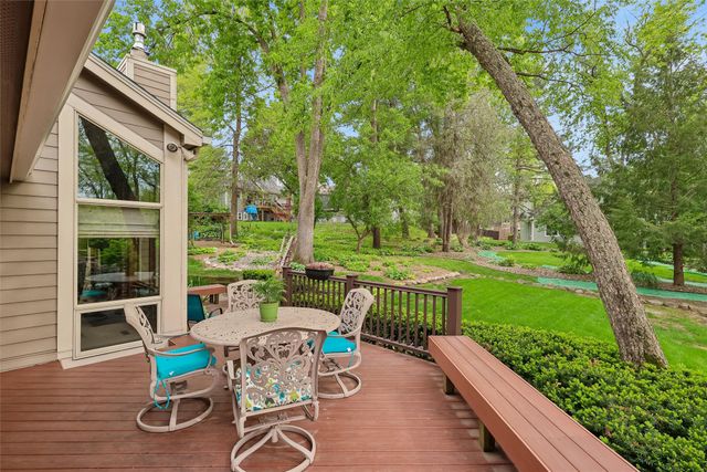7008 Rocklyn Circle, Urbandale, IA 50322