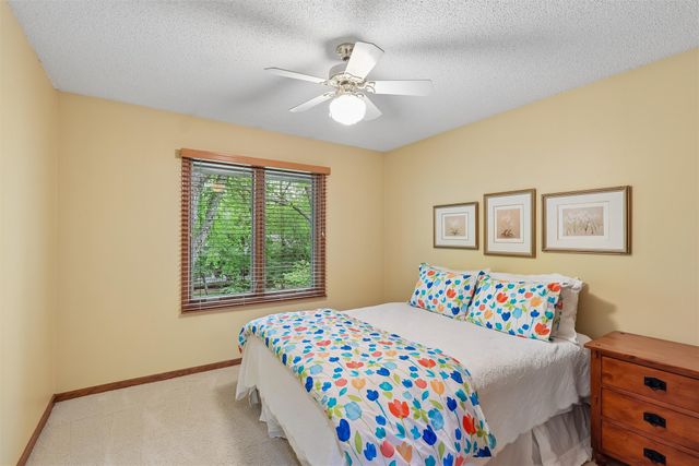 7008 Rocklyn Circle, Urbandale, IA 50322