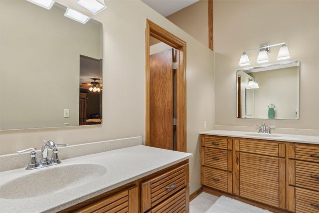 7008 Rocklyn Circle, Urbandale, IA 50322