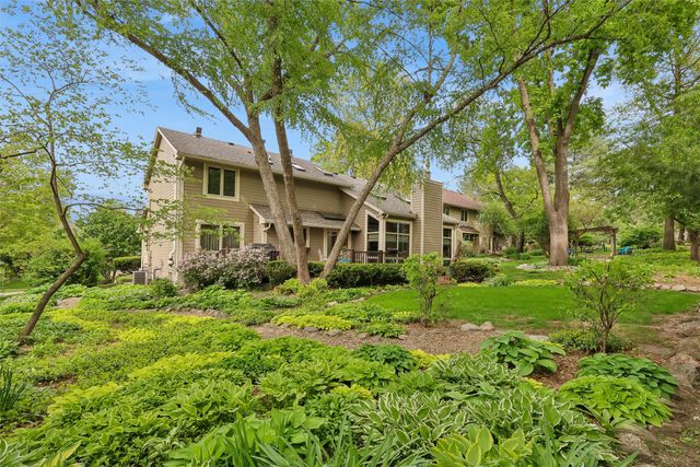 7008 Rocklyn Circle, Urbandale, IA 50322