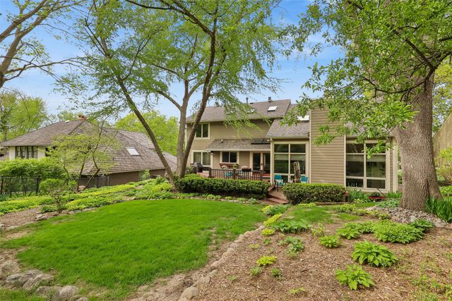 7008 Rocklyn Circle, Urbandale, IA 50322
