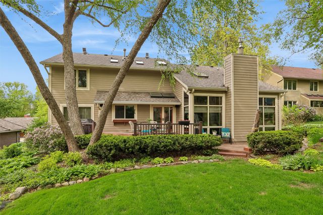 7008 Rocklyn Circle, Urbandale, IA 50322