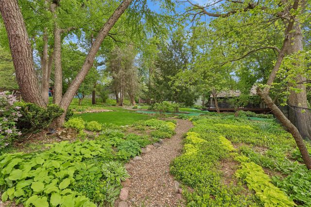 7008 Rocklyn Circle, Urbandale, IA 50322