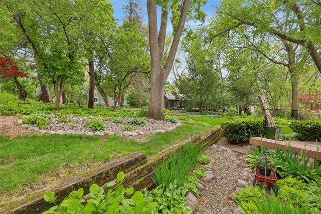 7008 Rocklyn Circle, Urbandale, IA 50322
