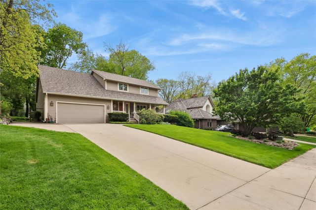 7008 Rocklyn Circle, Urbandale, IA 50322